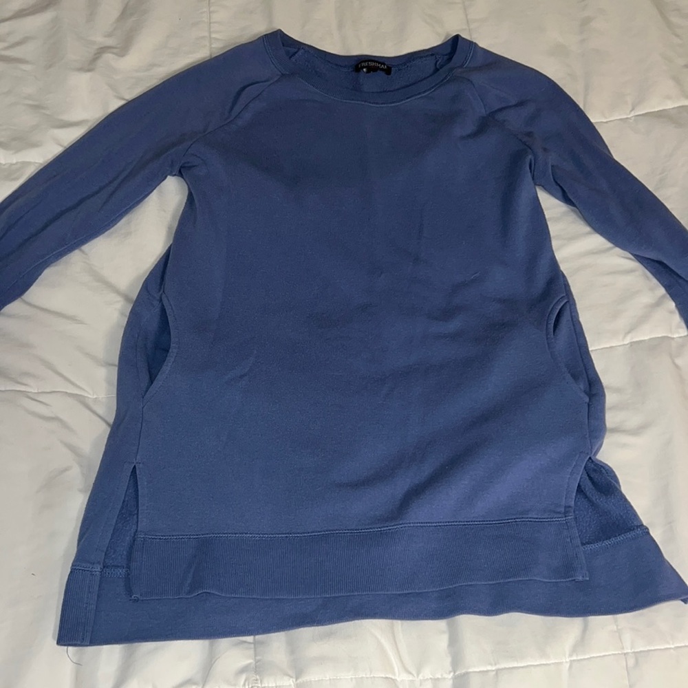 Cute blue crew neck sweatshirt!